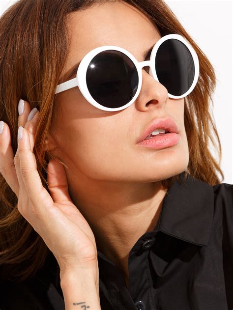 white round sunglasses
